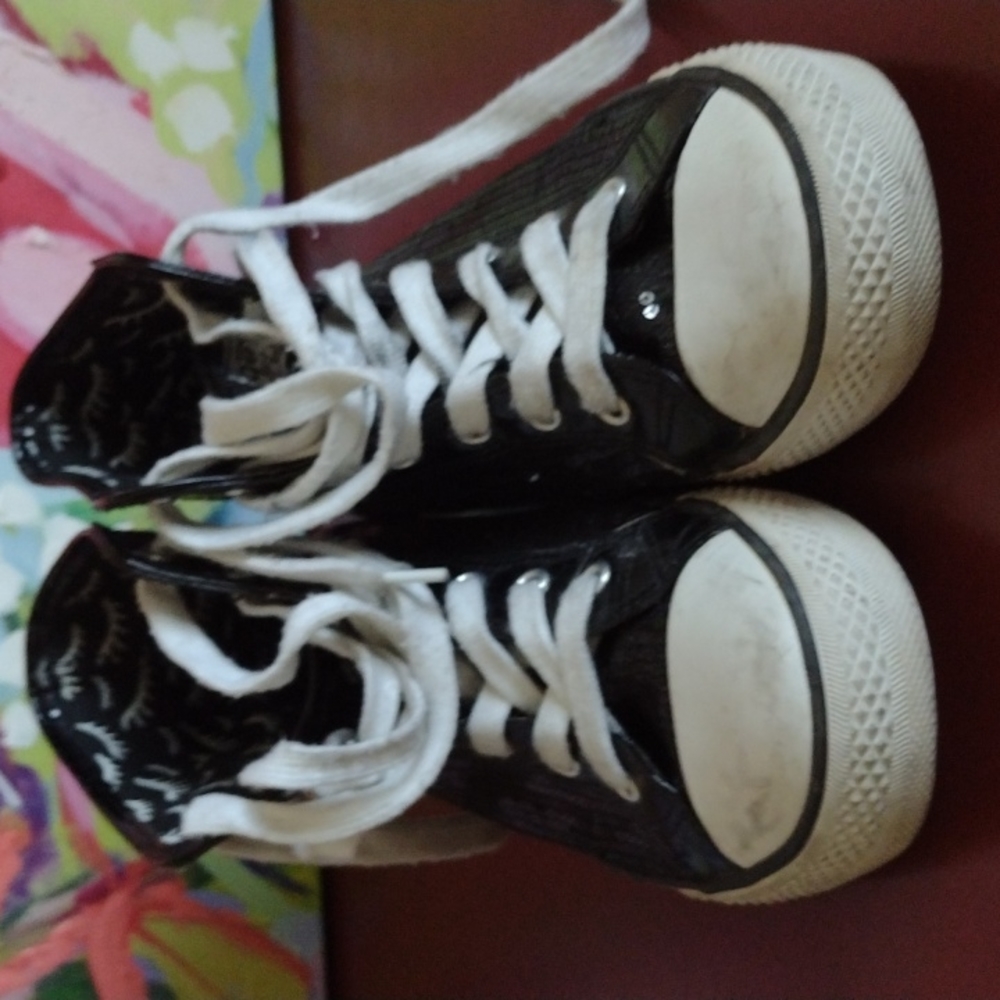 Gotta Flurt  women's size 10 black sequined high tops